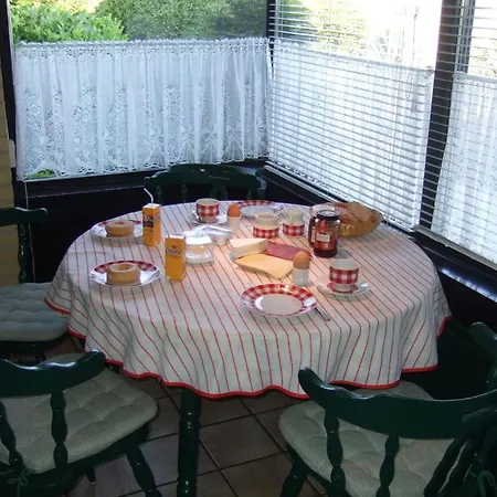 In Wildrijk With Fenced Garden Vakantiehuis Sint Maartensvlotbrug