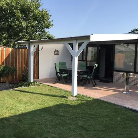 In Wildrijk With Fenced Garden Vakantiehuis *