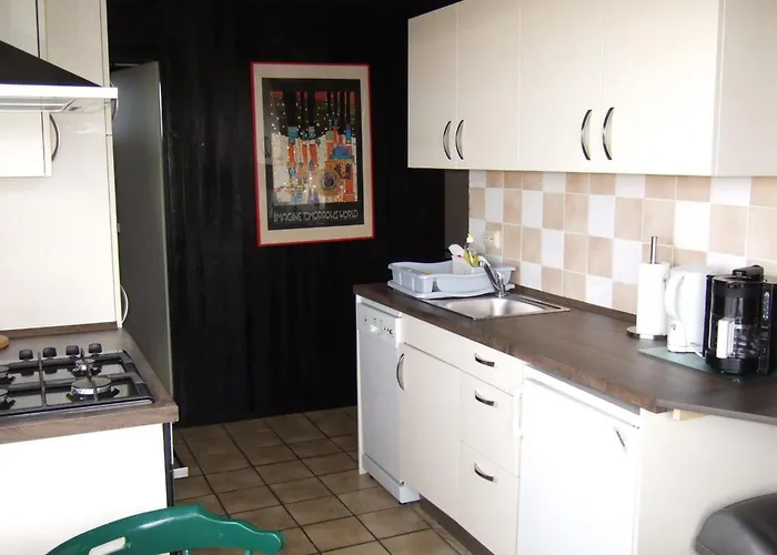 In Wildrijk With Fenced Garden Feriehus