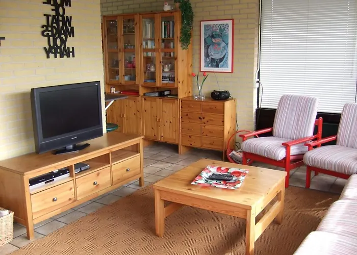 In Wildrijk With Fenced Garden Feriehus