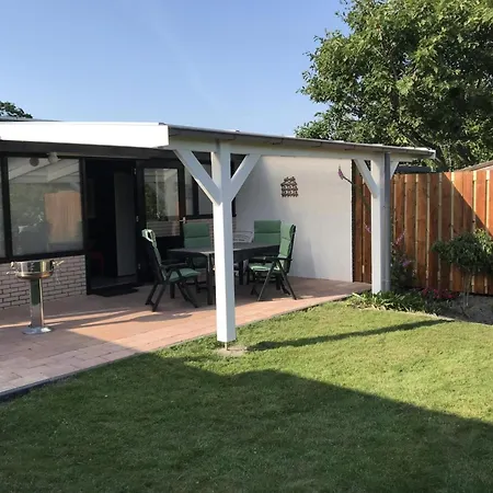 In Wildrijk With Fenced Garden Ferienhaus *